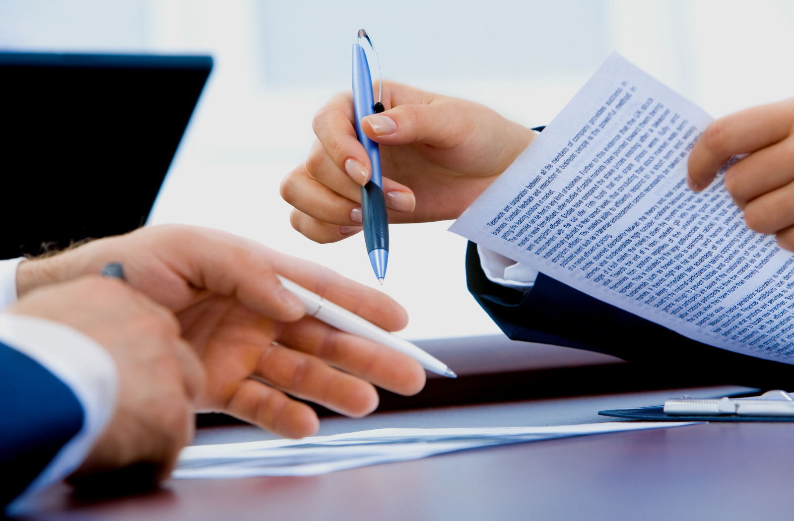 Exploring Employment Overseas: Varieties of contracts for a safe mobility
